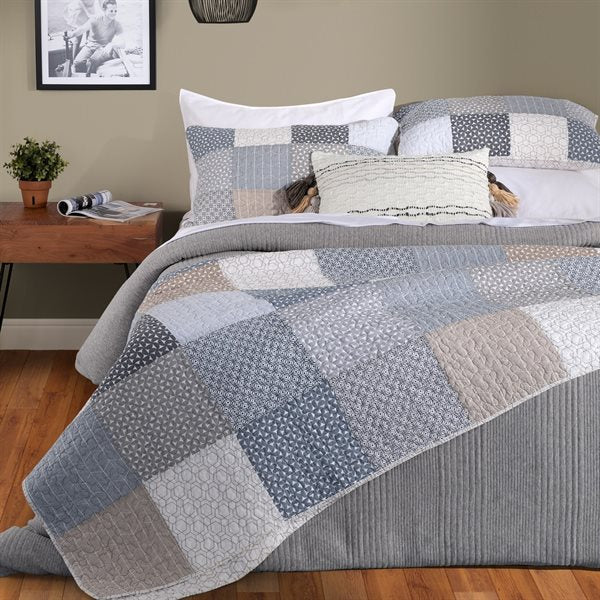 Duvet Sets & Quilts