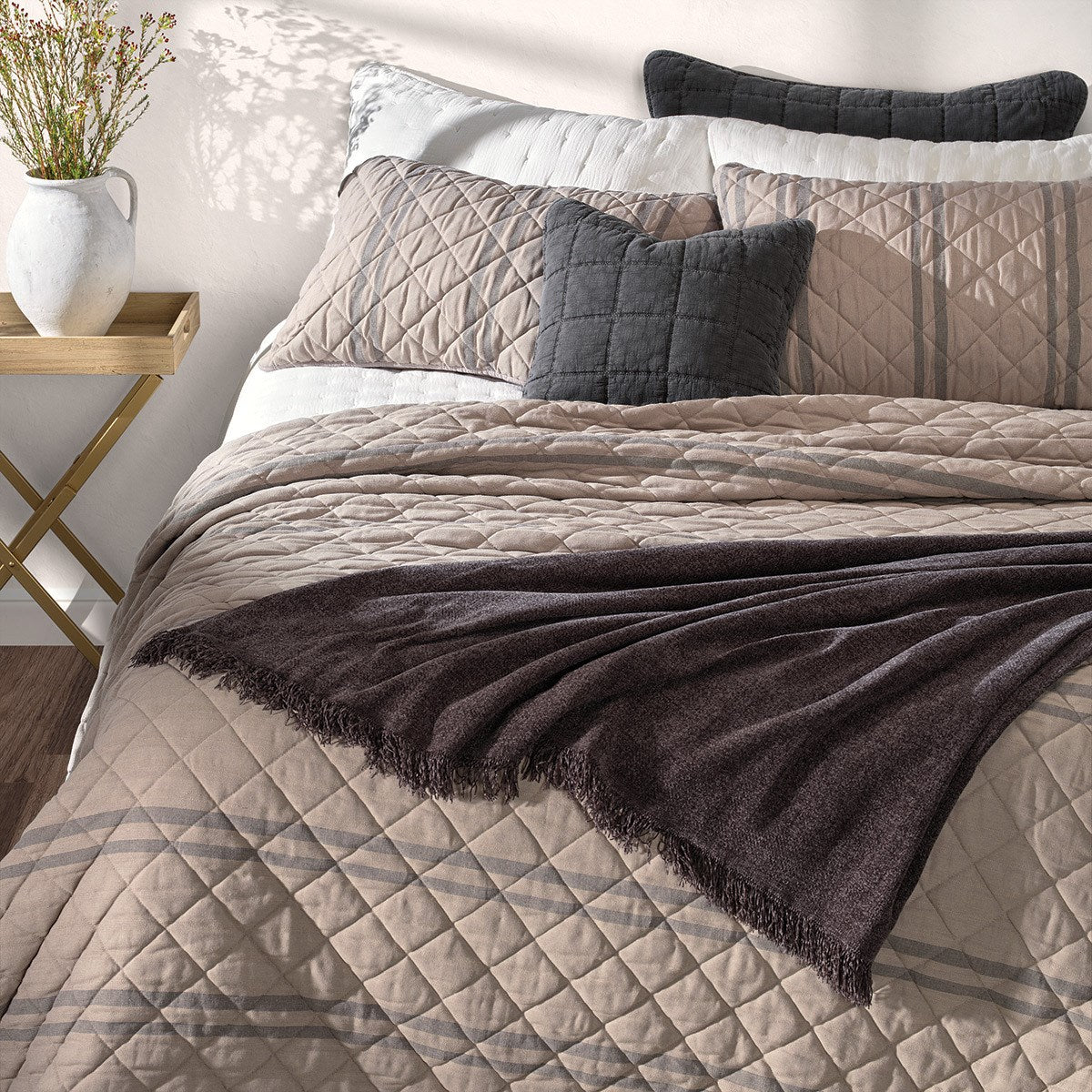 Room Quilt w/Shams