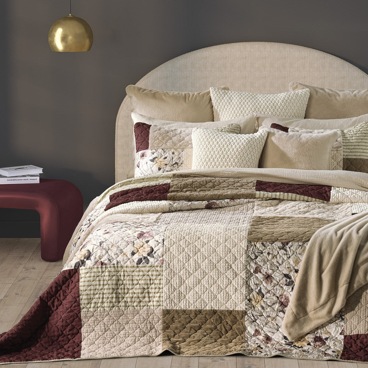 Pommegranate Quilt w/Shams